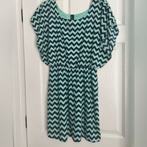 Francesca’s Blue Rain Navy and Mint Chevron Dress Size Medium